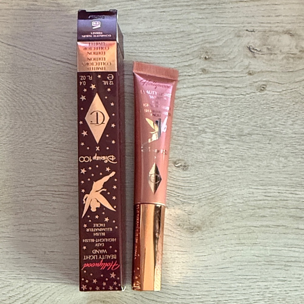 Charlotte Tilbury Beauty Light Wand in Shimmering Pink